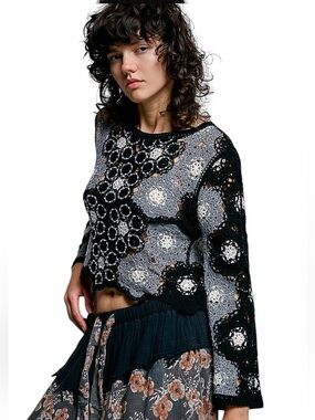 Pol Black Gray Multi Crochet knit with beading Long Sleeve Sweater Top